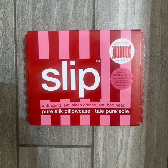 Slip Red and Pink Silk Pillowcase - Picture 5 of 6